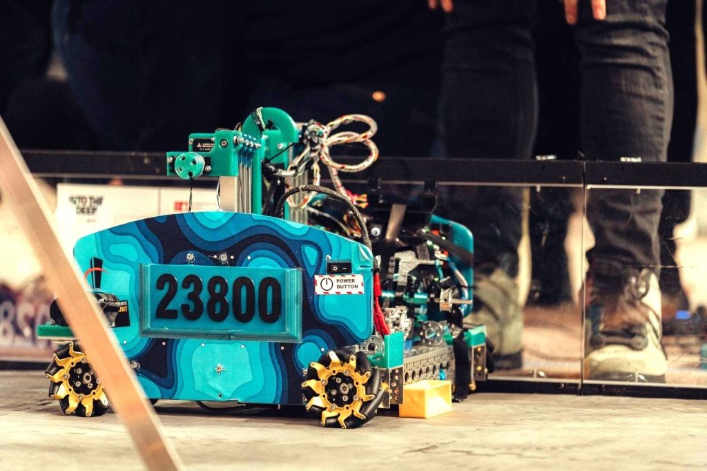 Cum au transformat elevii din Iași provocările în succes: Povestea echipei Robozzi #23800